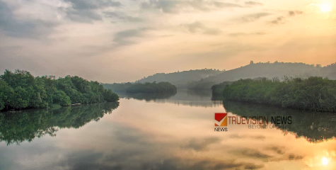 കായൽപ്പാതയിലൂടെ ഒരു മനോഹര ബോട്ട് യാത്ര; അവധി സമയം ആസ്വാദകരമാക്കാൻ ഈ സ്ഥലം ഒന്ന് നോക്കി വച്ചോളു..