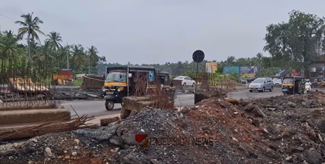 അപകടം ഒഴിയാതെ; റോഡ് ഇടിഞ്ഞു താഴ്ന്നു, കാൽനടയാത്രക്കാർക്കും വാഹനങ്ങൾക്കും ഭീഷണി