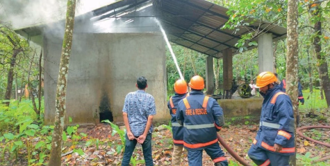 ഇല്ലിത്തോട്ടിൽ പുകപ്പുരയ്ക്ക് തീപിടിത്തം ; നിരവധി ജാതിക്ക കത്തിനശിച്ചു