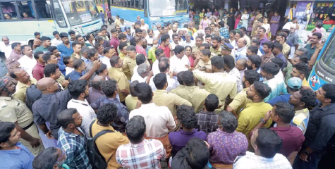  സുരക്ഷാ പരിശോധന ; പിറവത്ത് സ്വകാര്യ ബസ് മിന്നൽസമരത്തിൽ ജനം വലഞ്ഞു  