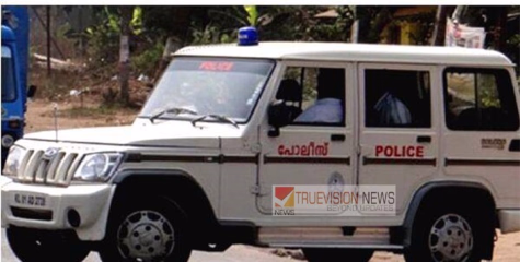 കോഴിക്കോട് മദ്യലഹരിയിൽ  ട്രെയിനിനുള്ളില്‍  കത്തിവീശി യാത്രക്കാരന്റെ പരാക്രമം;  രണ്ട് പേര്‍ക്ക് കുത്തേറ്റു