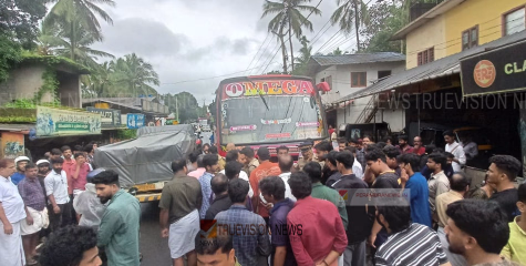 മരിച്ചത് കുറ്റ്യാടി സ്വദേശി; കോഴിക്കോട് കുറ്റ്യാടി റൂട്ടിലെ സ്വകാര്യബസ് അപകടം; യുവാവിന്റെ മരണം പിൻചക്രം തലയിലൂടെ കയറി