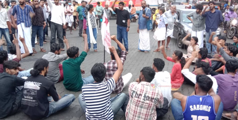 വിദ്യാർത്ഥിയുടെ മരണം എസ് എഫ് ഐ റോഡ് ഉപരോധിച്ചു