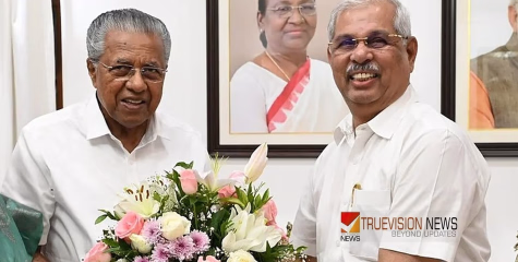 നിര്‍ണായക കൂടിക്കാഴ്ച; രാജ്ഭവനിലെത്തി ഗവര്‍ണര്‍ രാജേന്ദ്ര അര്‍ലേക്കറെ കണ്ട് മുഖ്യമന്ത്രി പിണറായി വിജയന്‍