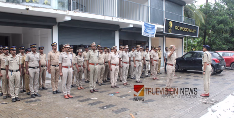 സംഘർഷ സാധ്യതയെന്ന് ഇൻ്റലിജൻസ് റിപ്പോർട്ട്; ന്യൂ മാഹിയിൽ പോലീസിൻ്റെ മിന്നൽ പരിശോധന