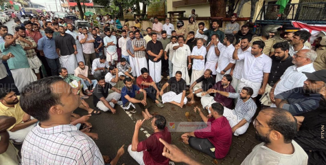പേരാമ്പ്രയില്‍ യൂത്ത് ലീഗ് ആര്‍ടി ഓഫീസ് മാര്‍ച്ച് നടത്തി