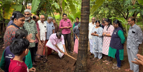 തെങ്ങിന് തടം മണ്ണിന് ജലം പരിപാടി നഗരസഭാതല ഉൽഘാടനം  ചെയർമാൻ പിമുകുന്ദൻ നിർവ്വഹിച്ചു