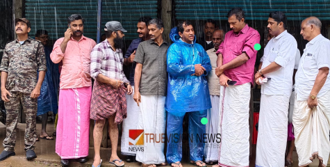 കാവിലുംപാറയിൽ ഇറങ്ങിയ കുട്ടിയാനയെ പിടികൂടാൻ സാധിക്കാത്തതിൽ പ്രതിഷേധവുമായി കർഷക കോൺഗ്രസ് നേതാക്കൾ