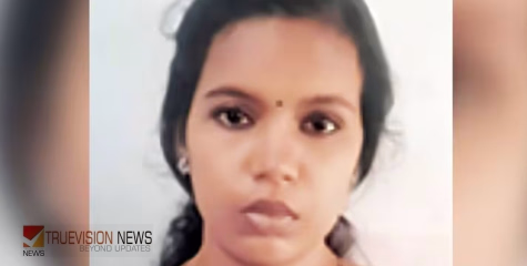 റെയിൽവേയിൽ ജോലിവാങ്ങിനൽകാമെന്നു പറഞ്ഞ് നാലുലക്ഷംരൂപ തട്ടിയെടുത്തു ; യുവതി അറസ്റ്റിൽ