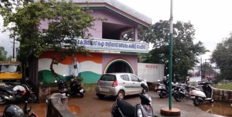 തളിപ്പറമ്പ് കോൺഗ്രസ്‌ പാർട്ടിയിൽ ഗ്രൂപ്പ്‌ പോര്. പാർട്ടി വരത്തന്മാരെ നിർത്തുന്നതും തളിപ്പറമ്പിലെ തദ്ദേശവാസികളായ കോൺഗ്രസ്‌ നേതാക്കളെ ഇലക്ഷന് പരിഗണിക്കാത്തതിനെയും സംബന്ധിച്ചാണ് പ്രശ്നങ്ങൾ ഉടലെടുക്കുന്നത്