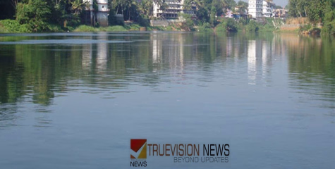  കോട്ടയത്ത് വള്ളം മറിഞ്ഞ് അപകടം ; വള്ളത്തിലുണ്ടായിരുന്നത് മുപ്പതോളം പേർ