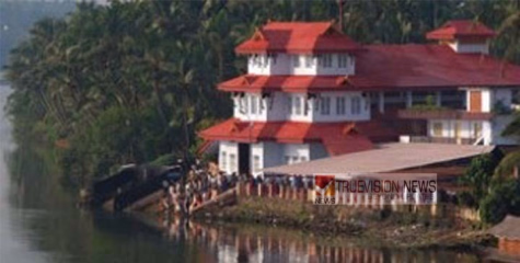 ബോട്ട് ജെട്ടിവെള്ളത്തിൽ മുങ്ങി ; പറശിനിക്കടവിൽ സർവീസുകൾ താത്കാലികമായി നിർത്തി വെച്ചു