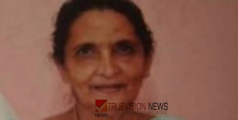 കുറ്റിക്കാട്ടിൽ താഴെ കുനി നാരായണി അന്തരിച്ചു