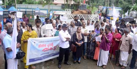 പാൽ സംഭരണം: വില വർദ്ധന ആവശ്യപ്പെട്ട് ക്ഷീര കർഷകർ ധർണ്ണ നടത്തി.
