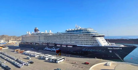 ഒമാനിൽ വിനോദസഞ്ചാര സീസണിന് തുടക്കമായി; മത്രയെ ഉണർത്തി ആദ്യ ക്രൂസ് കപ്പൽ എത്തി