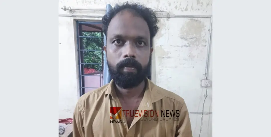 #Arrest | നാദാപുരത്ത് പട്ടാപ്പകൽ വീട്ടമ്മയുടെ സ്വർണമാല കവർന്ന പ്രതി അറസ്റ്റിൽ 