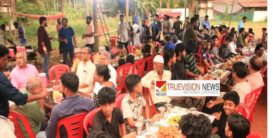 പൊന്ന്യംപാലം കൂട്ടായ്മയുടെ ഇഫ്താർ വിരുന്ന് അക്ഷരാർത്ഥത്തിൽ  സ്നേഹ സംഗമമായി.