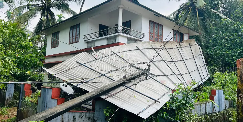കൂത്താളിയില്‍ ചുഴലിക്കാറ്റ്; വന്‍ നാശനഷ്ടം