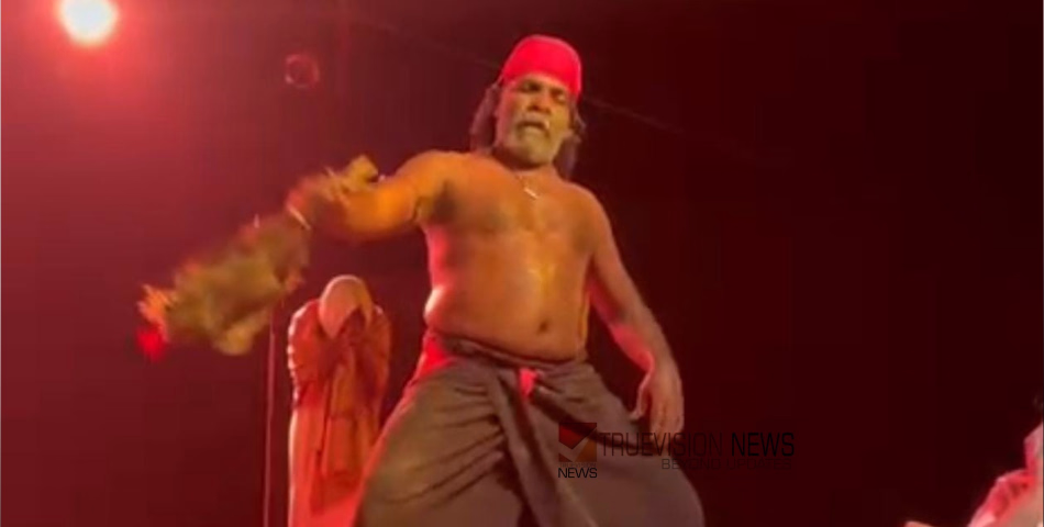 'മാടൻമോക്ഷം' 16ന് കുറ്റ്യാടിയിൽ ; പ്രവേശന പാസ് വിതരണം തുടങ്ങി 