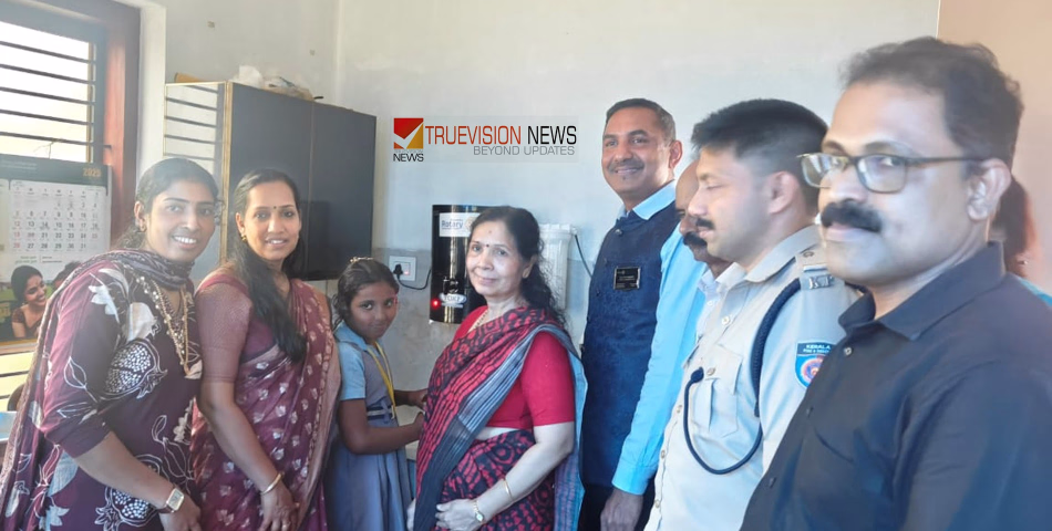 ശുദ്ധ ജലം; വാട്ടർ പ്യൂരിഫയർ വിതരണം ചെയ്തു