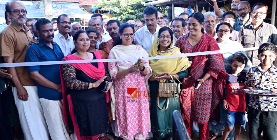 ഉത്സവഛായ കലർന്ന അന്തരീക്ഷത്തിൽ മുക്കാളി ടൗൺ അടിപ്പാത നാടിനായി തുറന്നു കൊടുത്തു