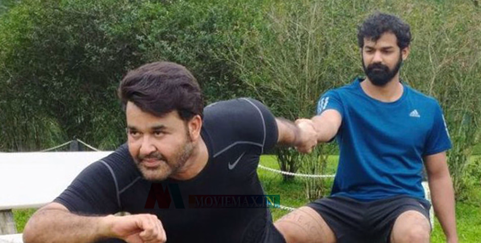 ഇത് അച്ഛൻ്റെ മകൻ...! ലാലേട്ടന്റെ സ്റ്റൈൽ അനുകരിച്ച് പ്രണവ്; എന്തൊരു ഫ്ലെക്സിബിലിറ്റിയെന്ന് കമന്റ്