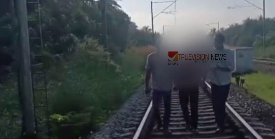 പ്രണയ നൈരാശ്യം ; വടകരയിൽ വന്ദേഭാരത് എക്പ്രസ്സിന് മുന്നിൽ ജീവനൊടുക്കാൻ ശ്രമിച്ച യുവാവിനെ രക്ഷപ്പെടുത്തി