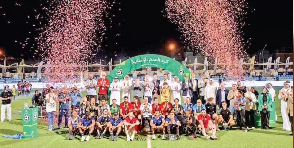 ഫലസ്തീൻ സഹോദരങ്ങളുടെ ചിരിക്കായി കുവൈത്ത് പന്തുതട്ടി; 400ലധികം ചെറുകാൽപ്പാടുകൾ അതിൽ പതിഞ്ഞു