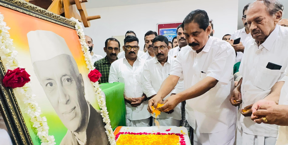ജവഹർലാൽ നെഹറുവിന്റെ 136-ആം ജന്മദിനത്തോടനുബന്ധിച്ച് പുഷ്പാർച്ചനയും അനുസ്മരണവും നടത്തി