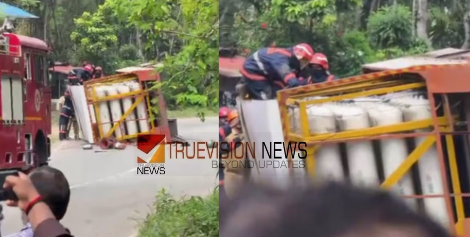 സിഎൻജി ഗ്യാസ് ലോറി മറിഞ്ഞ് അപകടം, ഗ്യാസ് ചോർച്ച നിയന്ത്രിക്കുന്നതിനുള്ള ശ്രമങ്ങൾ തുടരുന്നു