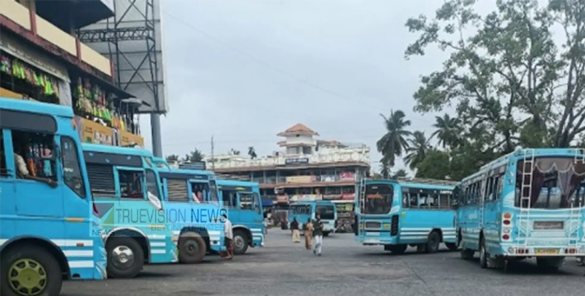 വയനാടിന് സാന്ത്വനമേകാൻ തലശേരി പ്രൈവറ്റ് ബസ് ഓപ്പറേറ്റേർസ് അസോസിയേഷൻ ഒറ്റ ദിവസം കൊണ്ട് സ്വരൂപിച്ചത് 16  ലക്ഷത്തോളം രൂപ..! ; കാരുണ്യ യാത്ര നടത്തിയത് 202 ബസുകൾ