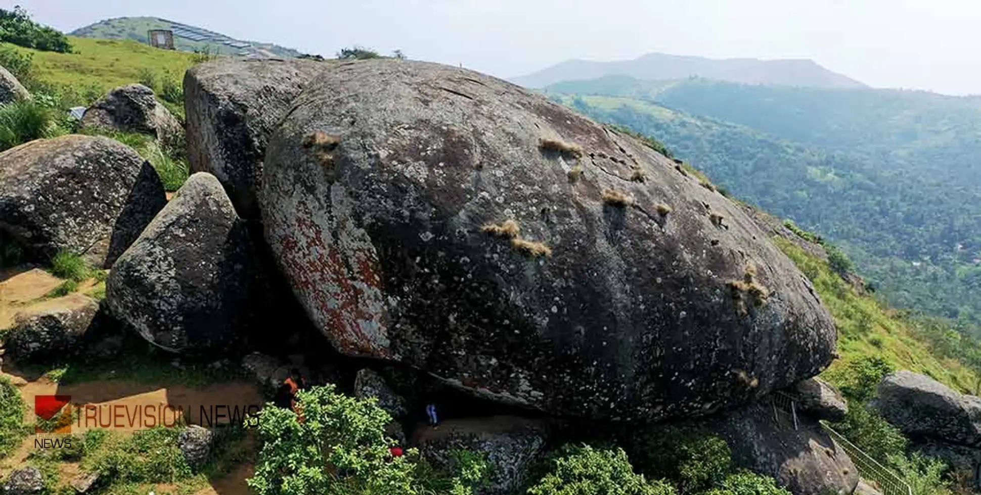 #Amapara | ജീ​പ്പ് സ​ഫാ​രി​യും ട്ര​ക്കി​ങ്ങും; പോവാം ആമപ്പാറയിലേക്ക് 