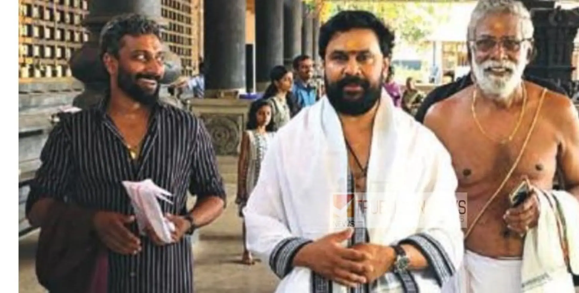 സിനിമാ താരം  ദിലീപ്  കണ്ണൂരിൽ ; രാജരാജേശ്വര ക്ഷേത്രം, മൃദംഗ ശൈലേശ്വരി ക്ഷേത്രം, മാടായിക്കാവ് എന്നിവിടങ്ങളിൽ ദർശനം നടത്തി 