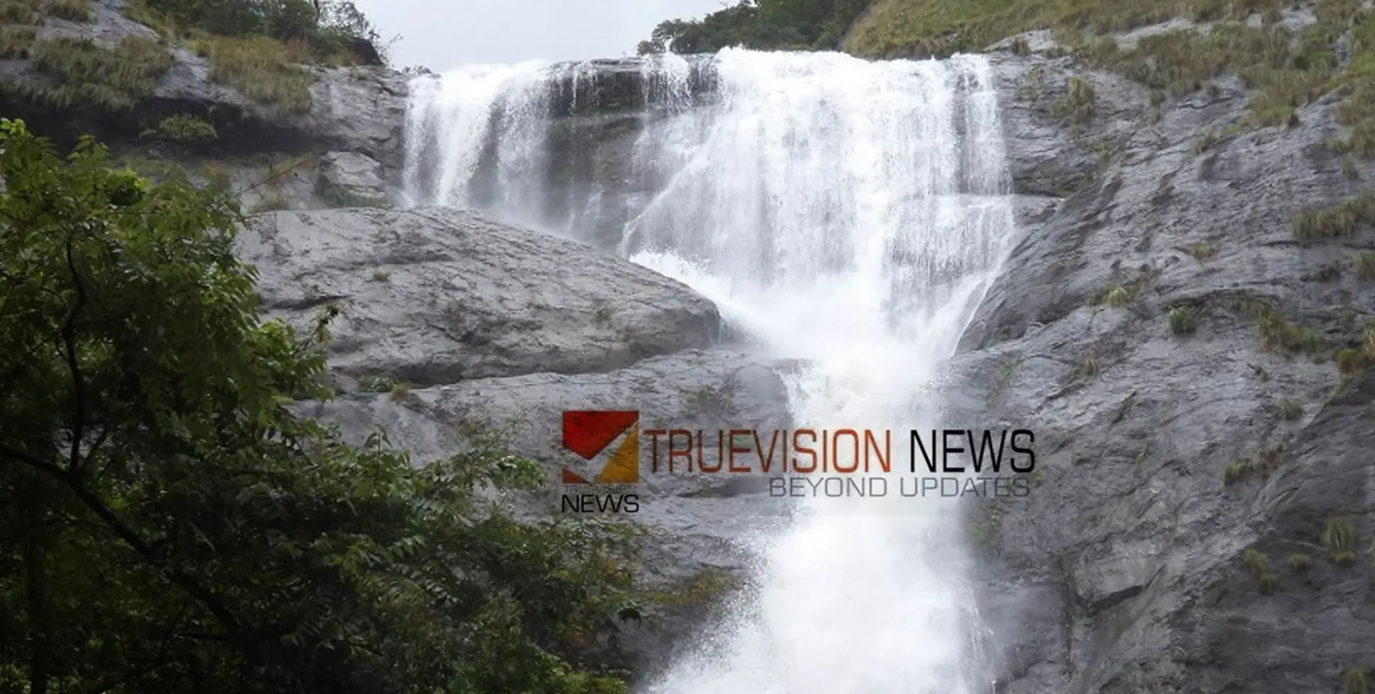 നീരൊഴുക്ക്‌ കുറഞ്ഞു; പാലരുവി വെള്ളച്ചാട്ടം താത്‌കാലികമായി അടച്ചു