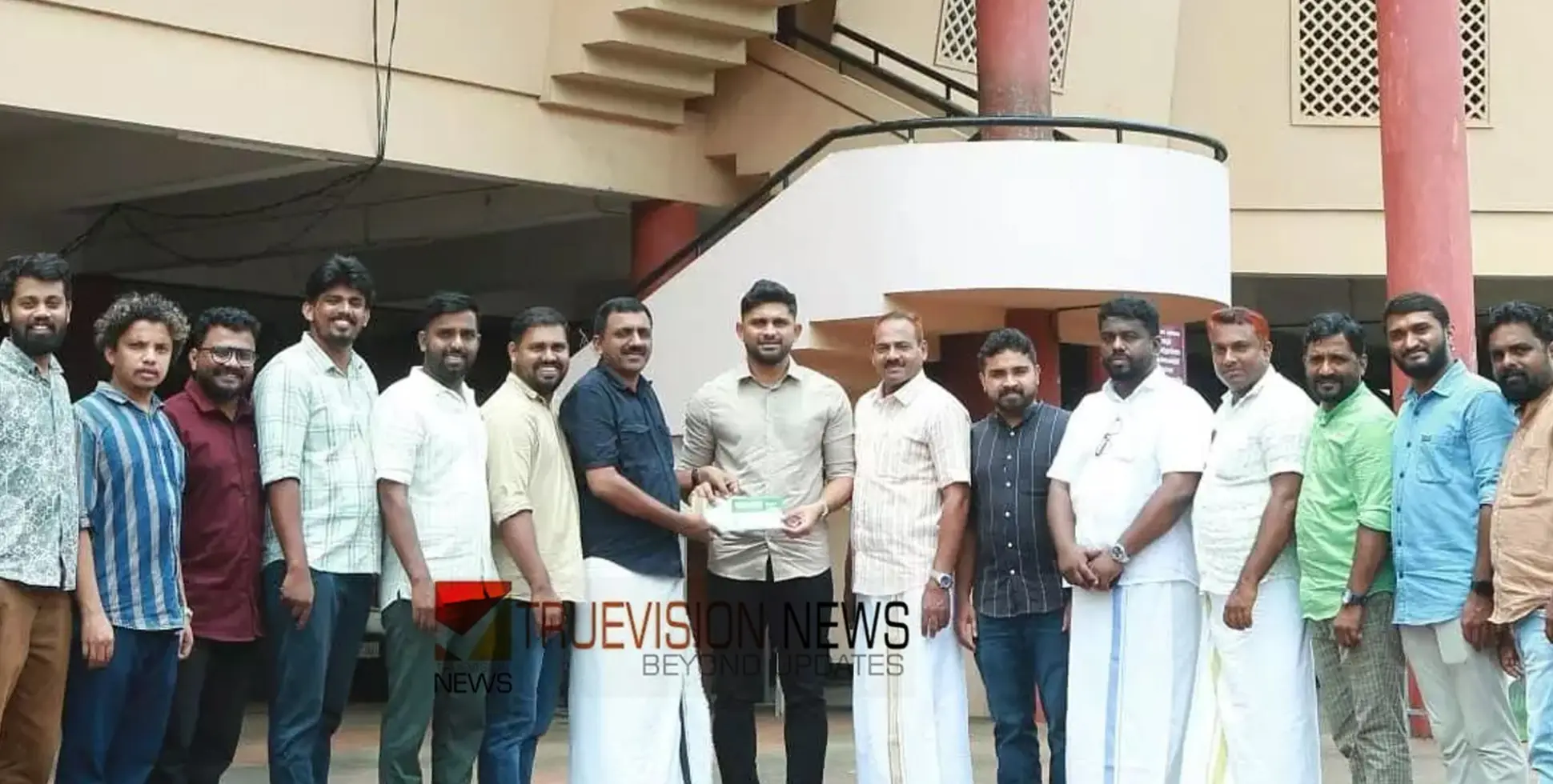 ഫുട്ബാൾ താരം അനസ് എടത്തൊടിക മുസ്‌ലിം യൂത്ത് ലീഗിൽ ചേർന്നു