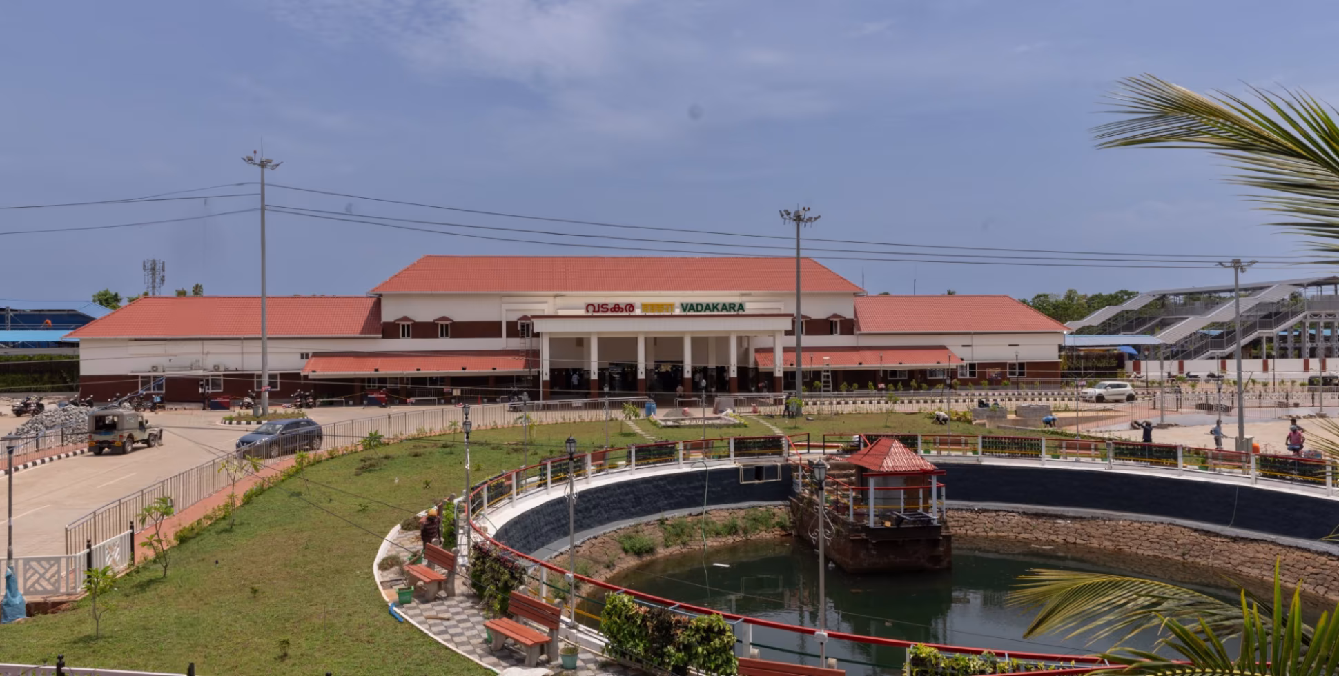 പ്രധാനമന്ത്രി സമർപ്പിച്ചു; നവീകരിച്ച വടകര റെയിൽവേ സ്റ്റേഷൻ യാത്രക്കാരിലേക്ക് 