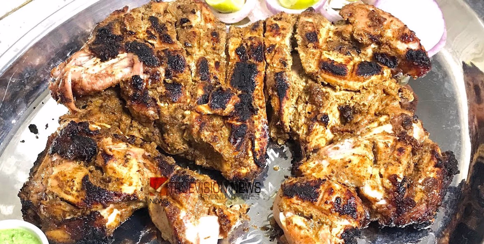 ചി​ക്ക​ന് അ​രു​ചി​യും ദു​ര്‍ഗ​ന്ധ​വും; പരിശോധനയിൽ കണ്ടെത്തിയത് വൃ​ത്തി​ഹീ​ന​മാ​യ അ​ടു​ക്ക​ള​, കണ്ണൂരിൽ ഹോ​ട്ട​ലു​ക​ൾ​ക്കെ​തി​രെ ന​ട​പ​ടി