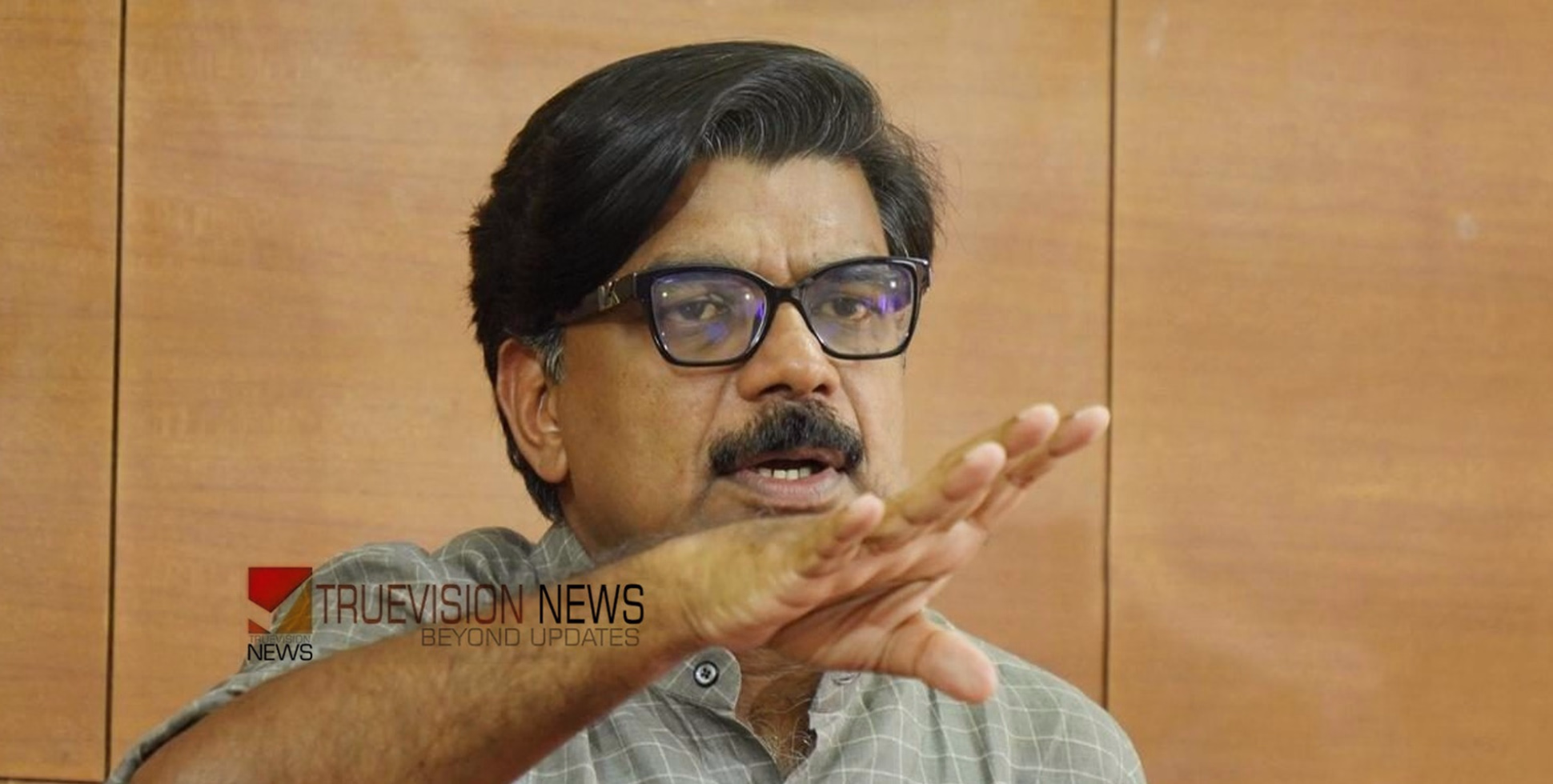 ഖദ‌‌ർ വിവാദം: 'വെൺമ നിലനിർത്താൻ ഉജാല മുക്കിയാൽ മതി, നാളെ താനും ഖദർ ഉപയോഗിച്ചേക്കാം' -മാത്യു കുഴൽനാടൻ