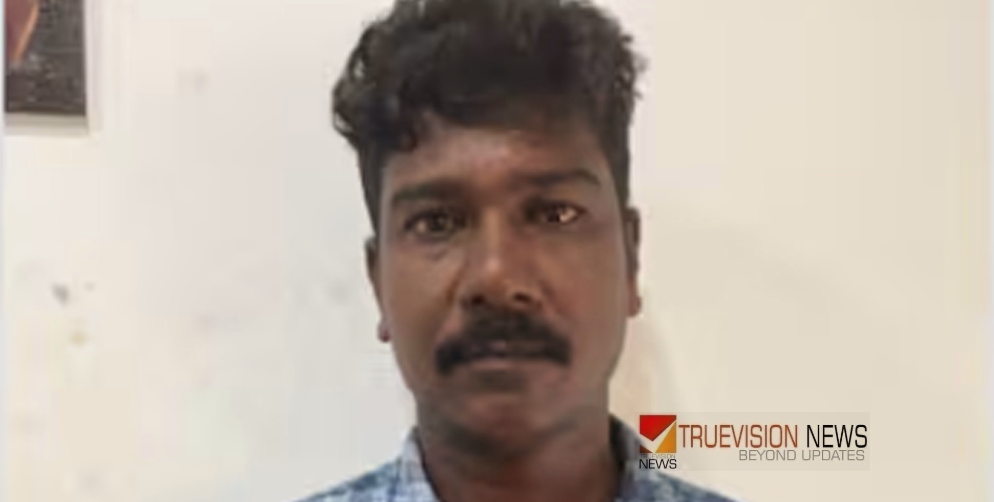 'പ്രജാപതി'യുടെ ഉടമയെ തിരക്കിയെത്തി; ബസ് തട‌ഞ്ഞ് നിർത്തി വാൾ വീശി ഭീകരാന്തരീക്ഷം സൃഷ്ടിച്ചു, 46കാരൻ അറസ്റ്റിൽ