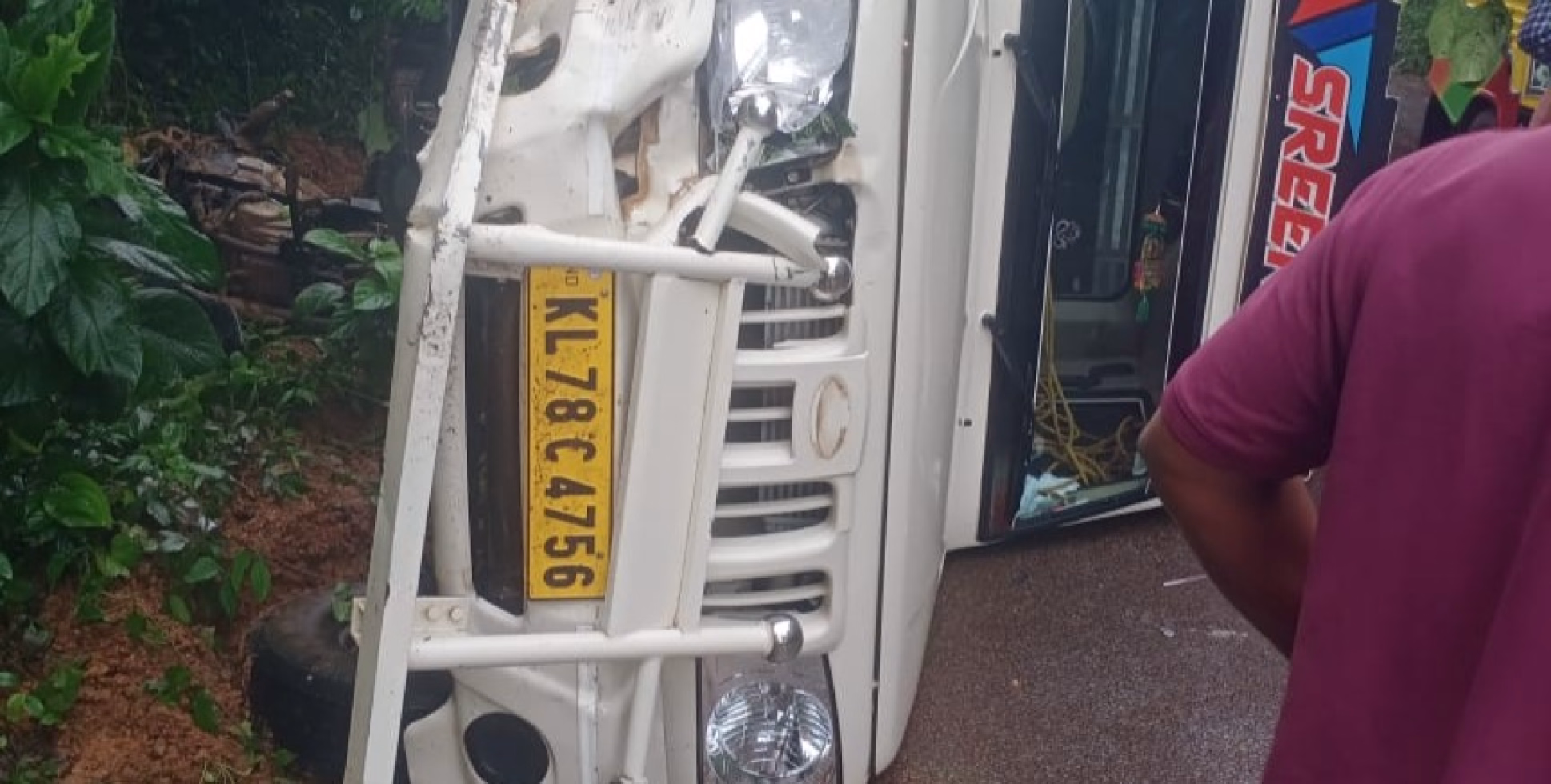ഇരിട്ടി ഉളിക്കൽ റോഡിൽ ബൈക്കും പിക്കപ്പ് ജീപ്പും കൂട്ടിയിടിച്ച് അപകടം