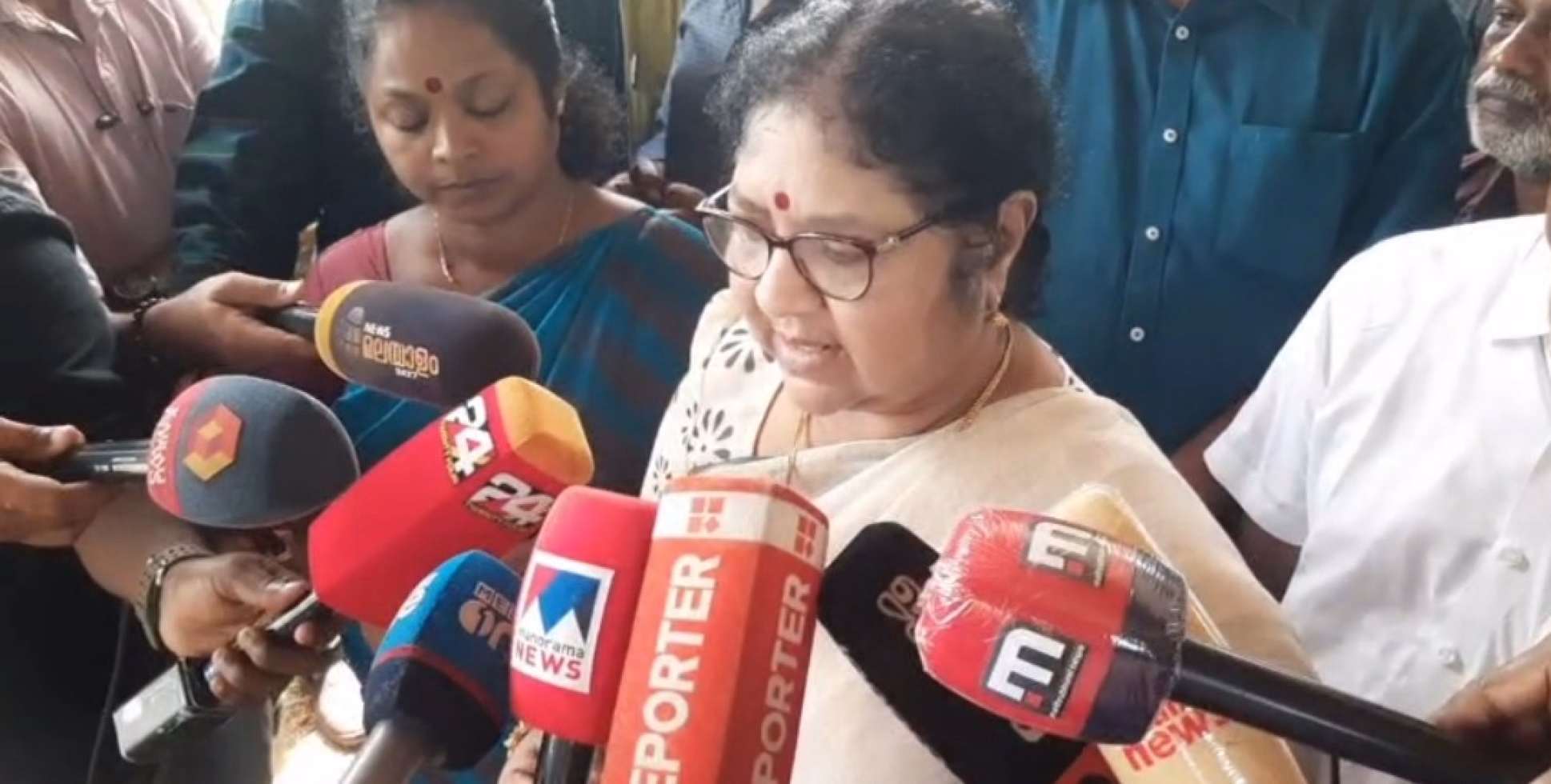 സര്‍വകലാശാലകളില്‍ കാവിവത്കരണത്തിനുള്ള ശ്രമമാണ് ഗവര്‍ണര്‍ നടത്തുന്നതെന്ന് മന്ത്രി ആർ ബിന്ദു