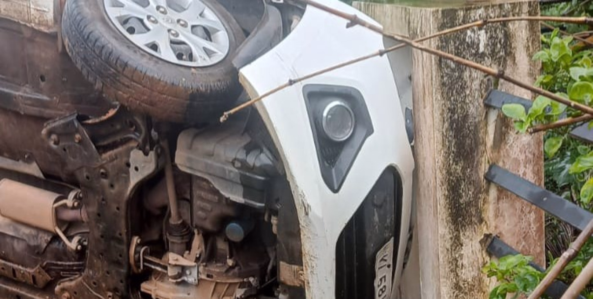ഇരിട്ടി കൂട്ടുപുഴ അന്തർ സംസ്ഥാന പാതയിൽ വാഹനാപകടം