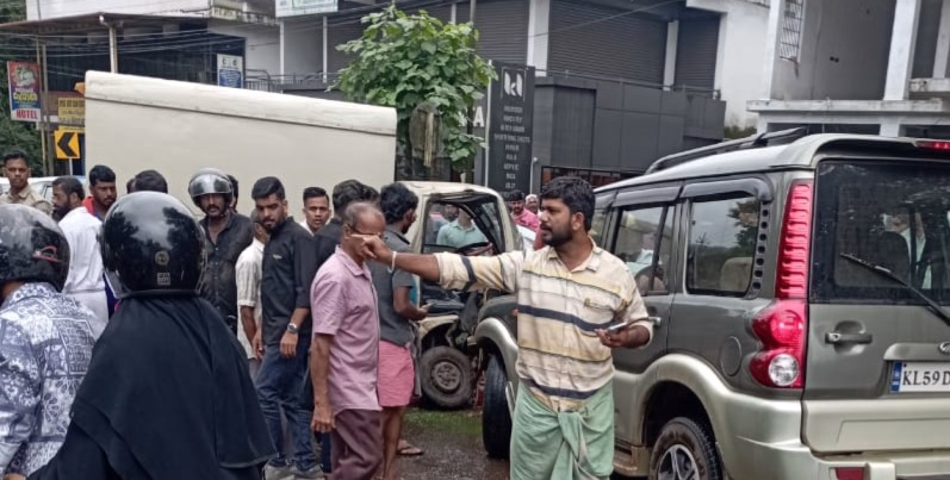 മട്ടന്നൂർ ചാവശ്ശേരിയിൽ വാഹനാപകടം