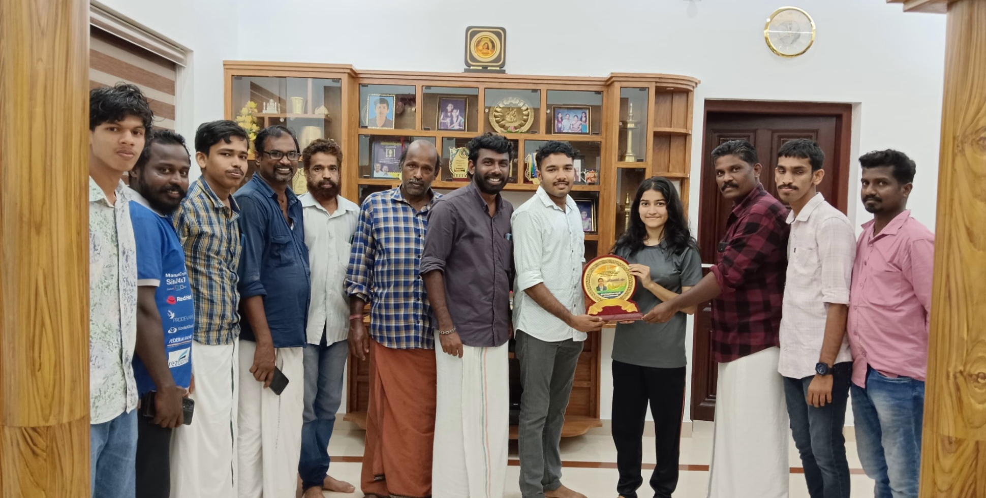 ബി.ബി.എ  ഏവിയേഷൻ & ഹോസ്പിറ്റാലിറ്റി പരീക്ഷയിൽ ഒന്നാം റാങ്ക് നേടിയ  ശ്രീലക്ഷ്മിയെ ഇന്ത്യൻ യൂത്ത് കോൺഗ്രസ്സ് പരിയാരം മണ്ഡലം കമ്മിറ്റിയുടെ നേതൃത്വത്തിൽ അനുമോദിച്ചു 