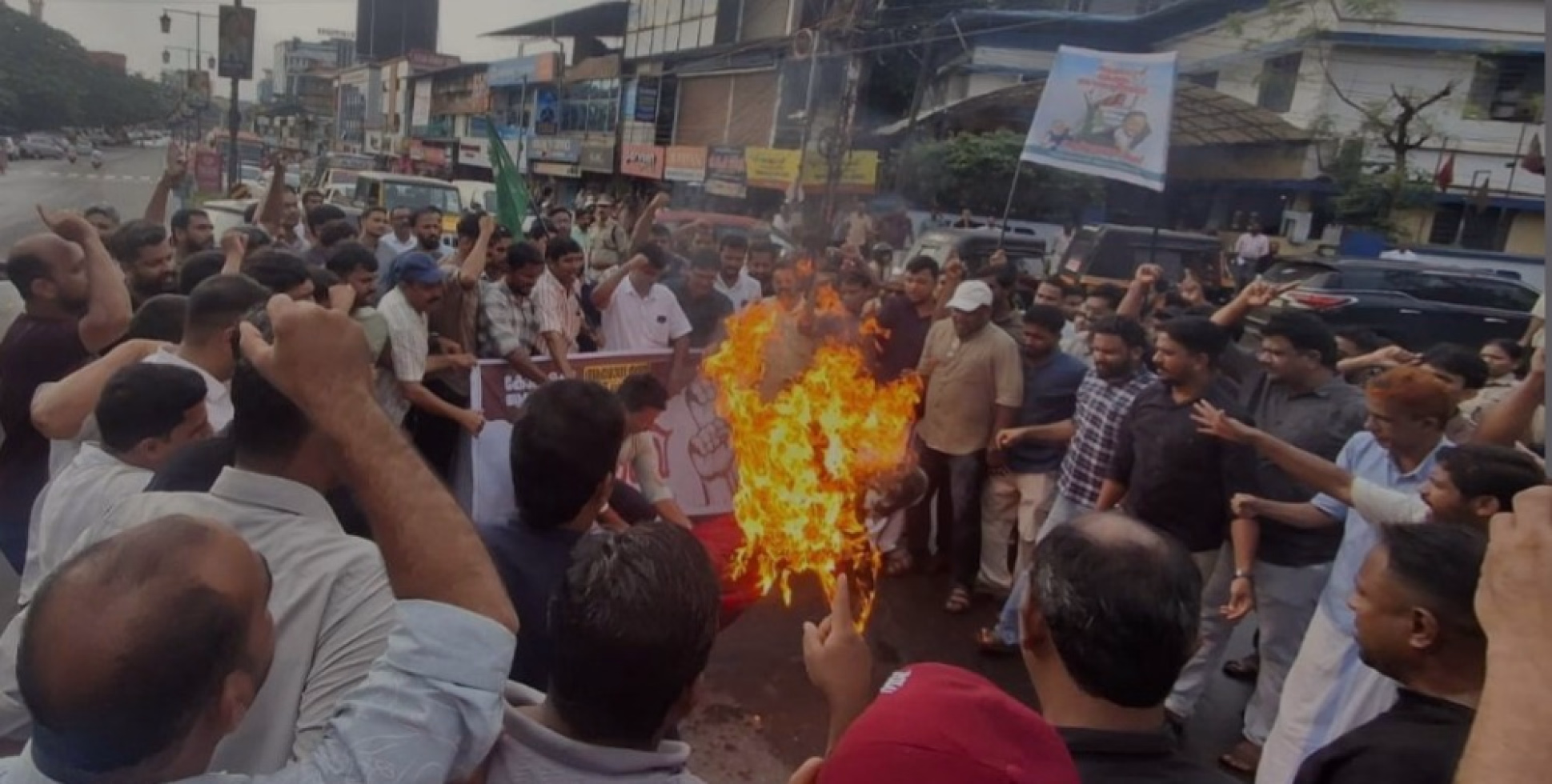പ്രതിഷേധ സൂചകമായി മന്ത്രി വീണ ജോർജിന്റെ കോലം കത്തിച്ച  മുസ്ലിം യൂത്ത് ലീഗ് നേതാക്കൾക്കെതിരെ വീണ്ടും പോലീസ് കേസ്